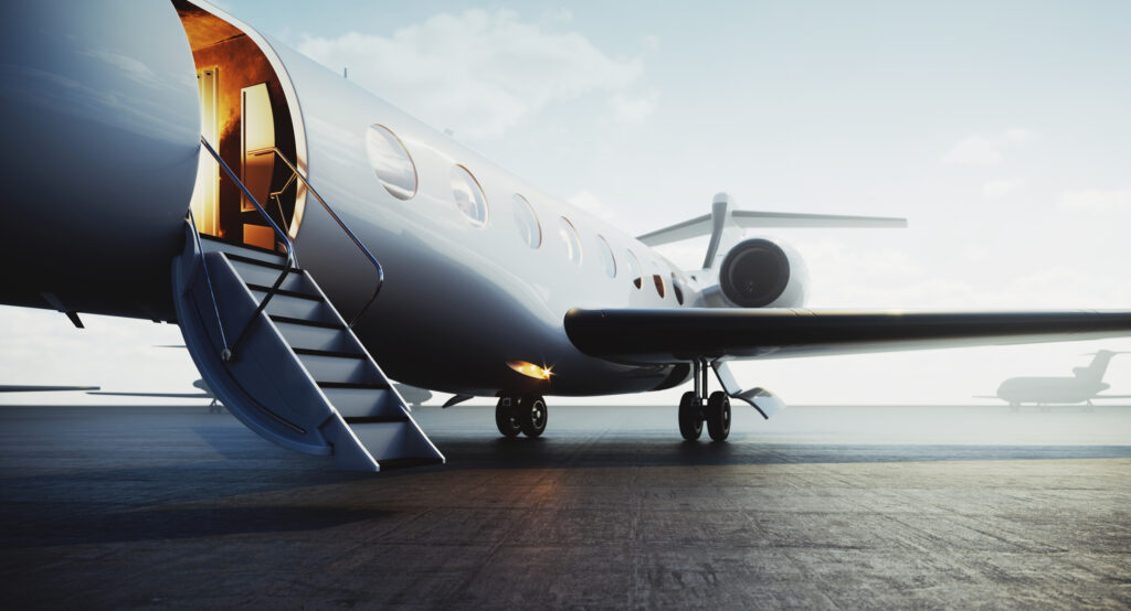 Privatjet auf der Landebahn
